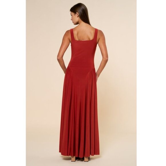 Effortlessly Chic Jersey Maxi Sleeveless Dress in Rust - Picture 3 of 3